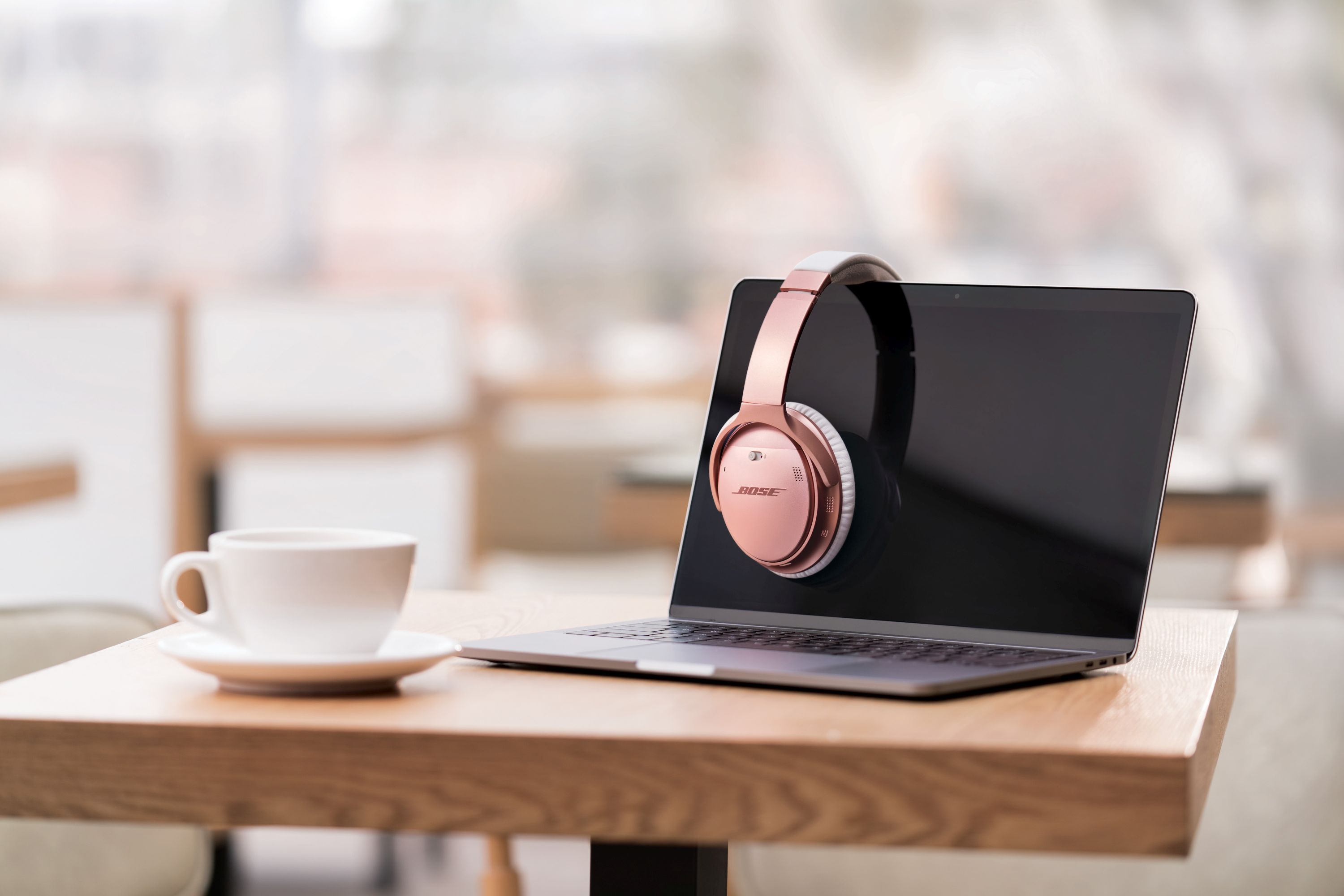 The new Rose Gold Quietcomfort 35 IIs Bose Add Style to Your Tech